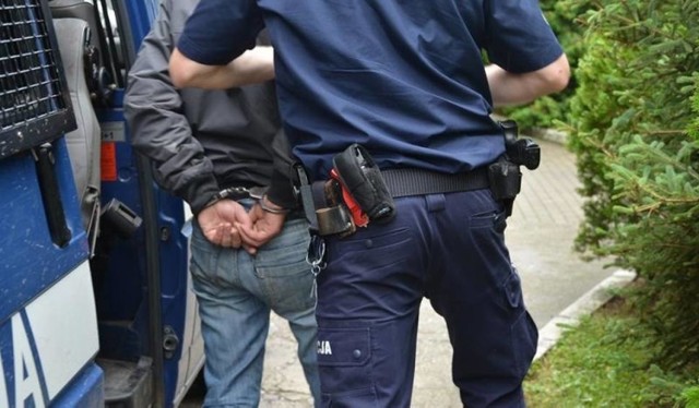 Policjanci z Jeleniej Góry zatrzymali obywatela Czech po zgłoszeniu od przypadkowych świadków, których zaniepokoiła dziwna jazda kierowcy.