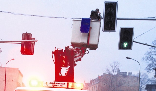 Na razie drogowcy montują inteligentne sygnalizatory i kamery na skrzyżowaniach.