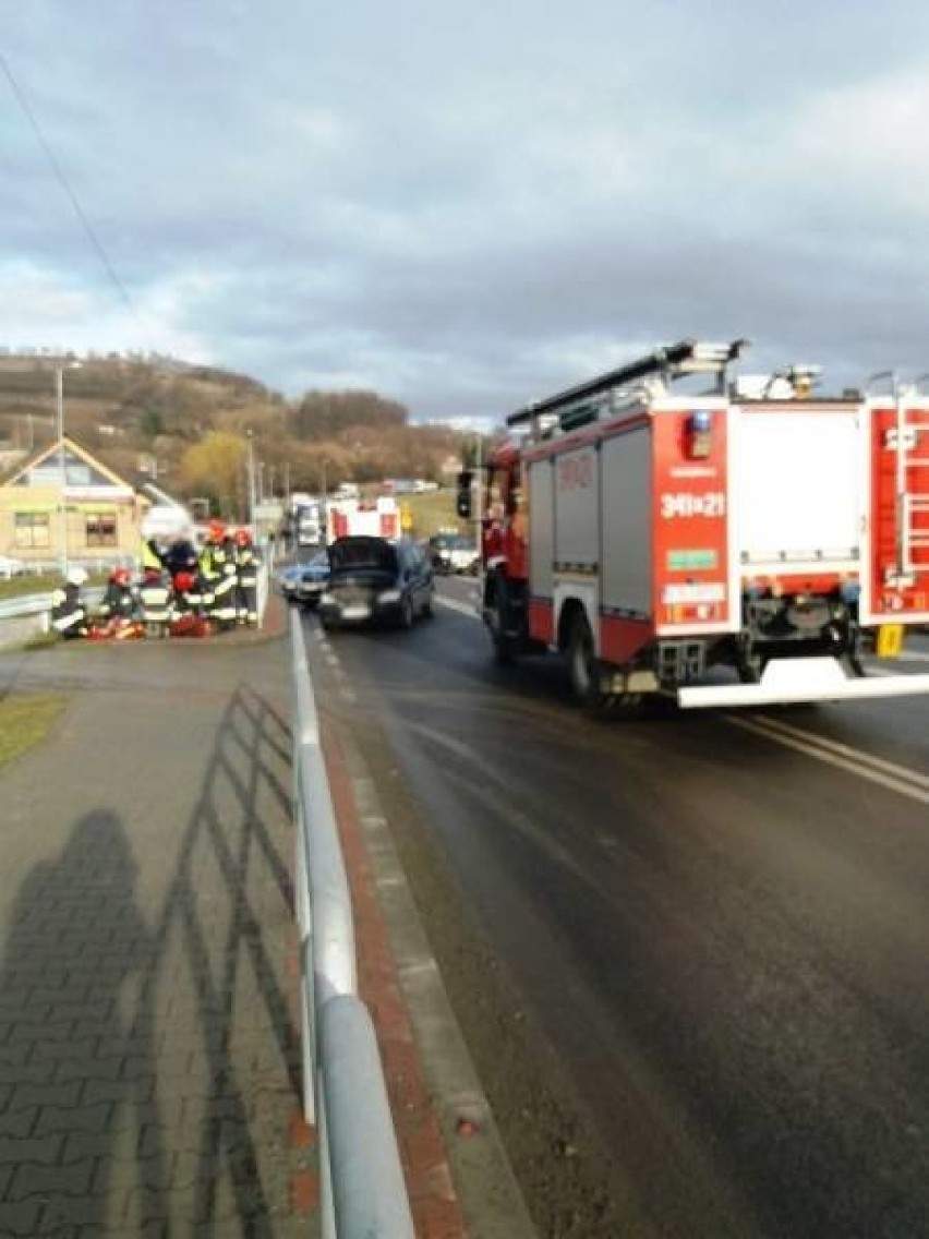 DK 75. Wypadek w Tęgoborzy, jedna osoba została ranna [ZDJĘCIA]