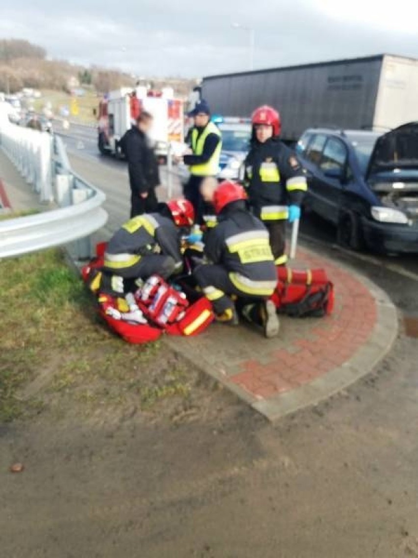 DK 75. Wypadek w Tęgoborzy, jedna osoba została ranna [ZDJĘCIA]