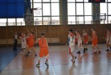 Pleszew. 8 zespołów przez trzy dni rywalizowało w hali Zespołu Szkół Technicznych w Ogólnopolskim Mikołajkowym Turnieju Koszykówki