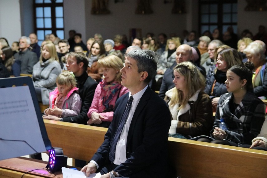 Koncert charytatywny "Modlitwa o pokój" w wieluńskim kościele św. Barbary ZDJĘCIA