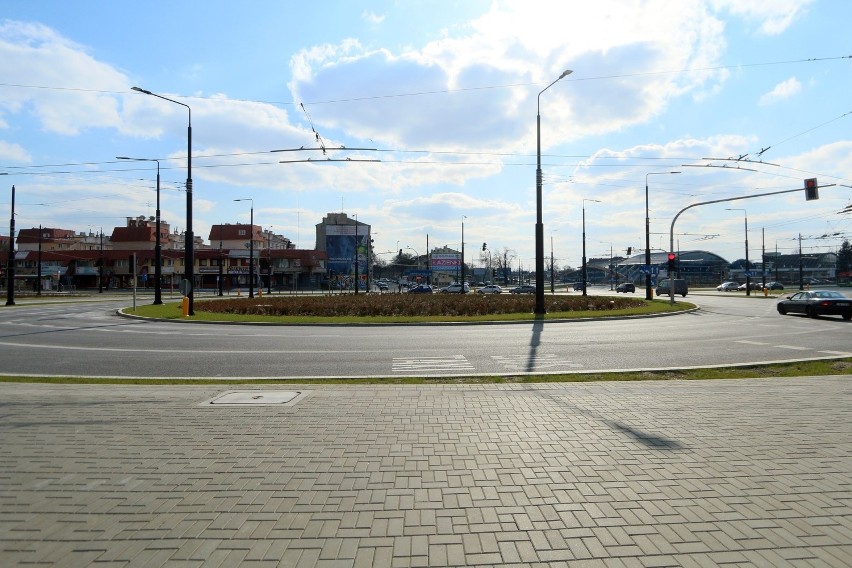 Koronawirus w Lublinie: Pusty targ, ulice, place zabaw. Zobacz zdjęcia