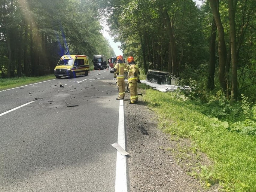 Wypadek na DK10 w Makowiskach pod Bydgoszczą. Dwie osoby trafiły do szpitala [zdjęcia]