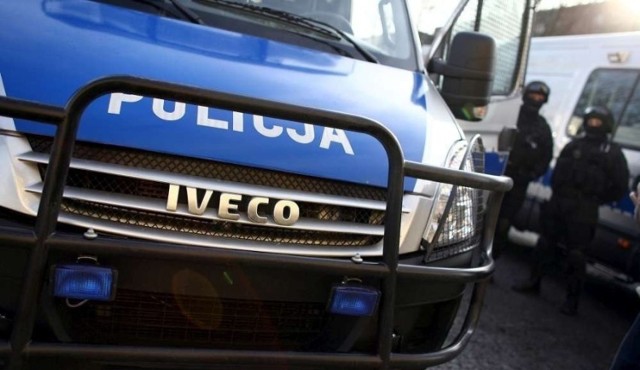 Mężczyzna, który strzelał do policjantów w Dąbrówce usłyszał zarzut usiłowania zabójstwa policjanta