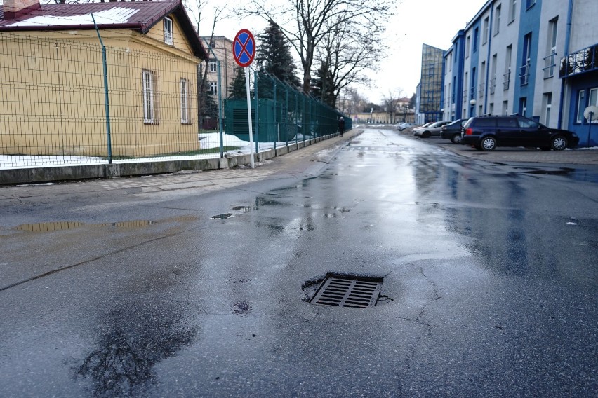 Najbardziej dziurawe ulice Rzeszowa. Tutaj można wręcz urwać koło! Poznajesz te miejsca?