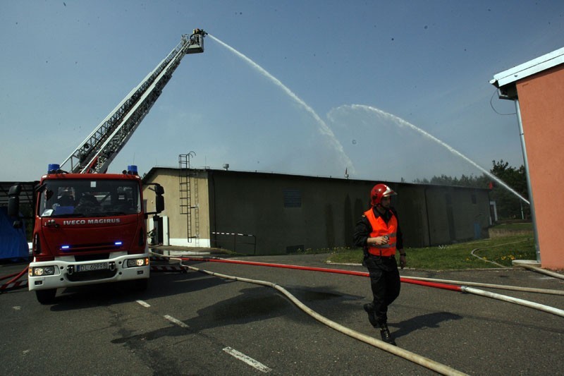Legnica: Manewry strażaków(ZDJĘCIA)