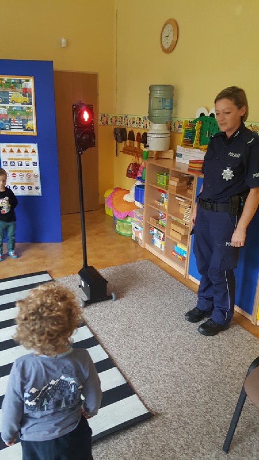 Policja w Chodzieży uczy dzieci dbać o bezpieczeństwo