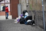 Góra śmieci rośnie przy ul. NMP w Legnicy [ZDJĘCIA] 