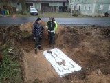 Niezwykłe odkrycie! W centrum wsi odnaleziono groby dwóch niemieckich żołnierzy