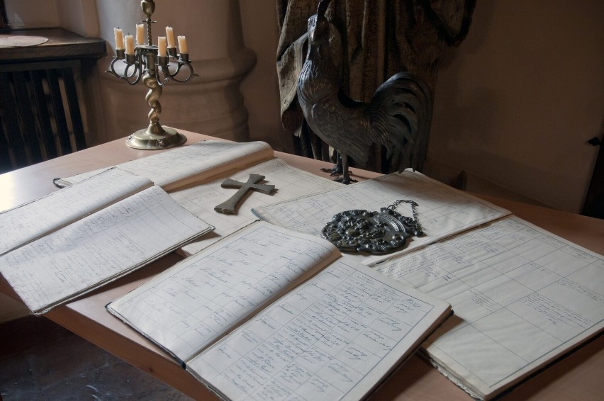 Dawne księgi cechowe wzbogaciły zbiory Muzeum w Jarosławiu Kamienica Orsettich [ZDJĘCIA] 