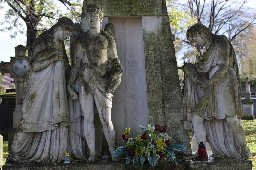 Stary Cmentarz w Jarosławiu został załozony w 1784 roku. To...