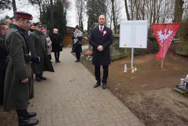 Uroczyste odsłonięcie tablicy upamiętniajacej Powstańców w Głuchowie