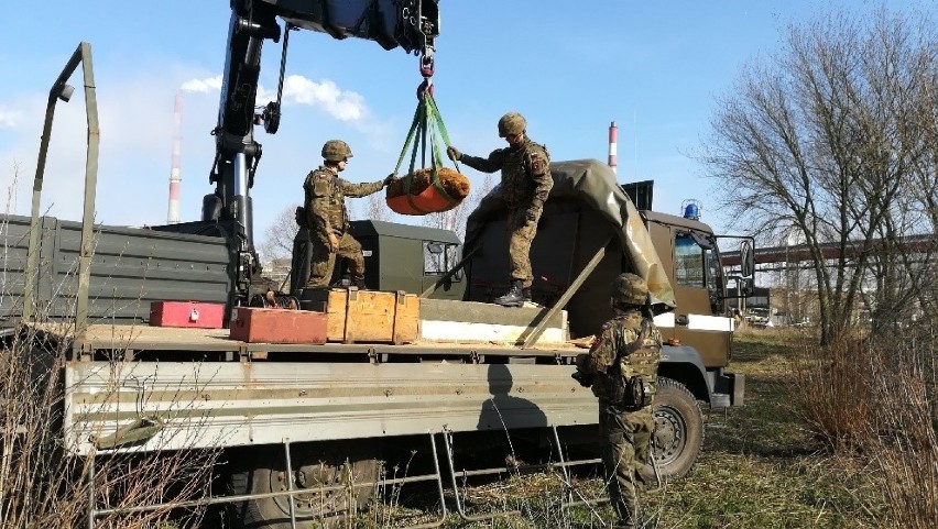 Bomba w Policach. Saperzy wywieźli i wysadzili niewybuch [ZDJĘCIA]