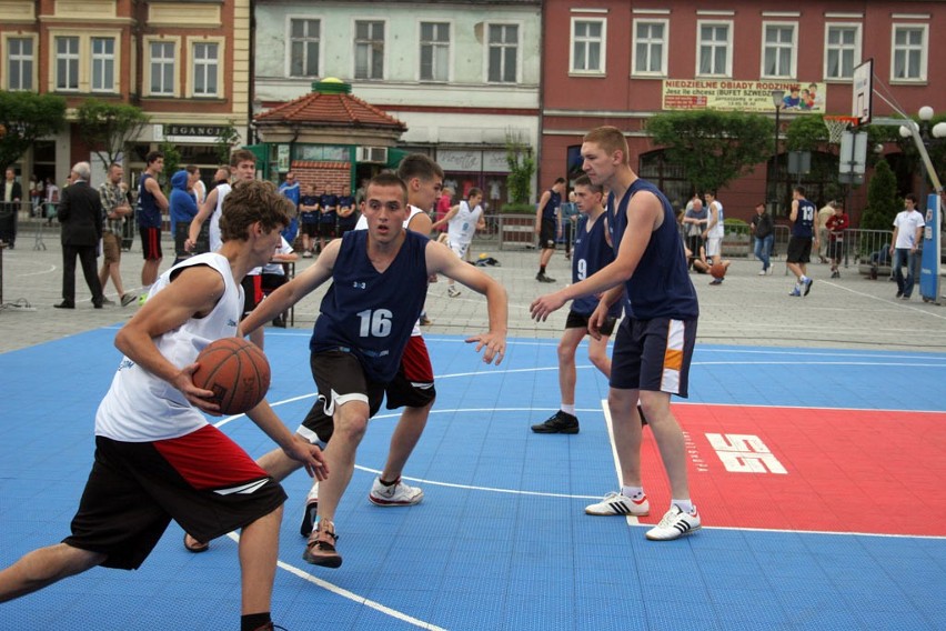 Września: Finały Mistrzostw Koszykówki Ulicznej do lat 18 [ZDJĘCIA]