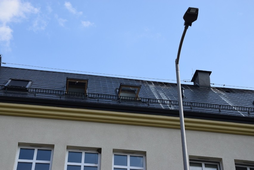 Pożar budynku z mieszkaniami chronionymi w Głuchołazach. Na szczęście dach szybko ugaszono