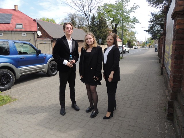 Wiktor, Julia i Martyna są dobrej myśli po maturze z języka polskiego