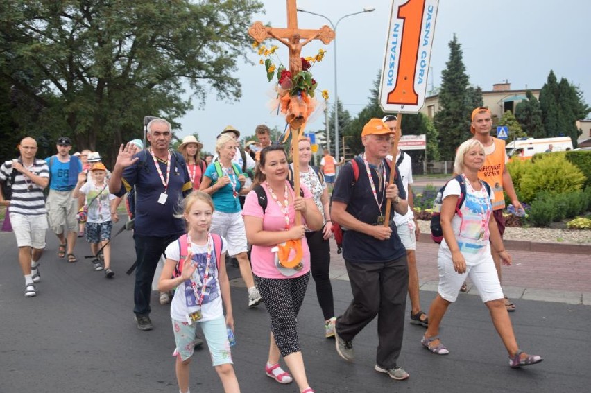 Pielgrzymka Diecezji Koszalińsko-Kołobrzeskiej do Częstochowy przeszła przez Chodzież [FOTO]