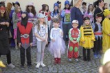 Minionki, czarownice, księżniczki i policjanci - opanowali kłodzki skwer kultury