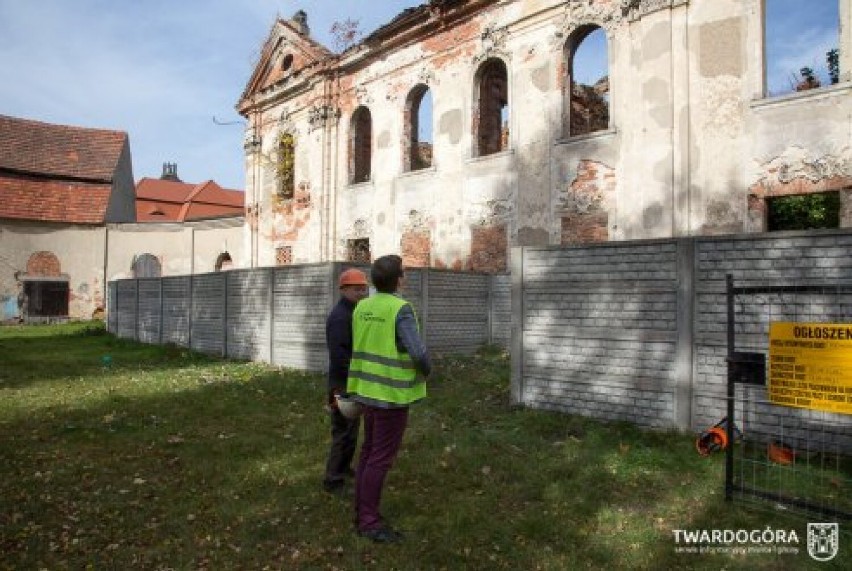 Rozpoczęły się pierwsze prace przy ruinach pałacu w Goszczu