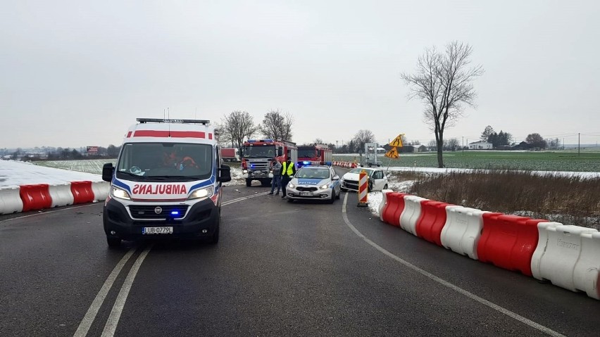 Samochód osobowy zderzył się z ciężarówką na trasie S19. Na drodze z Lublina do Kraśnika występowały utrudnienia