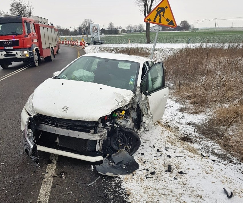 Samochód osobowy zderzył się z ciężarówką na trasie S19. Na drodze z Lublina do Kraśnika występowały utrudnienia