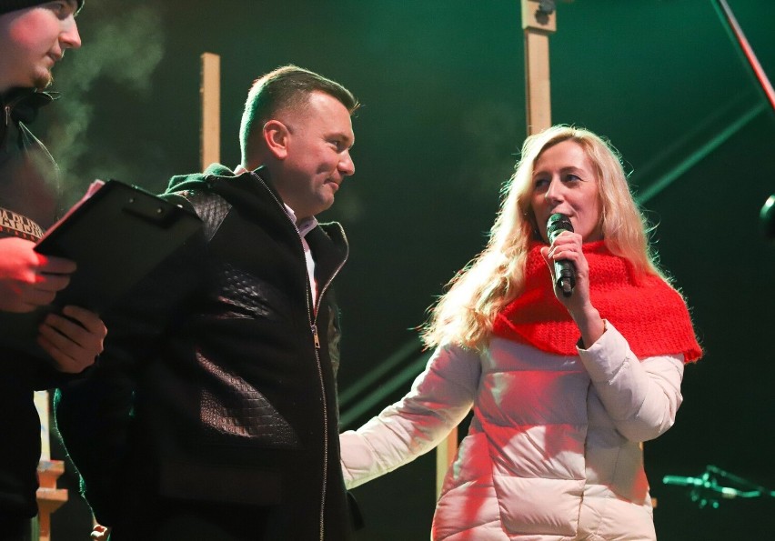 Toruń. Wielka parada na otwarcie jarmarku bożonarodzeniowego na Rynku Staromiejskim. Jak przebiegało? ZDJĘCIA