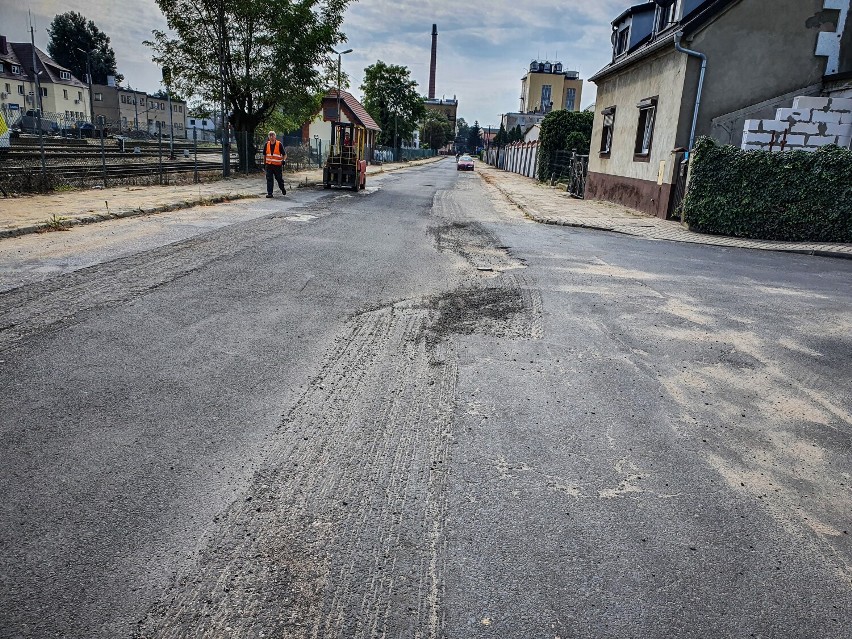 Leszno. Kilińskiego po remoncie otwarta, ale stan drogi jest fatalny - skarżą się kierowcy. Miasto zapewnia, że to się zmieni [ZDJĘCIA]