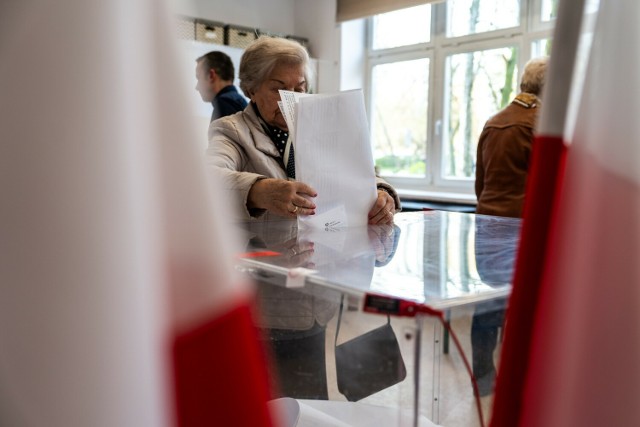 Trwa głosowanie w drugiej turze wyborów samorządowych na Pomorzu. Mieszkańcy wybierają 23 wójtów, 14 burmistrzów i 4 prezydentów [NA ŻYWO]