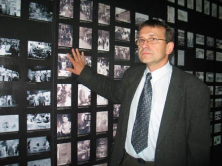 Adam Plackowski zanim wygrał konkurs na stanowisko dyrektora Muzeum Miasta Mysłowice stworzył ekspozycję przedstawiającą życie mysłowiczan w XX wieku.