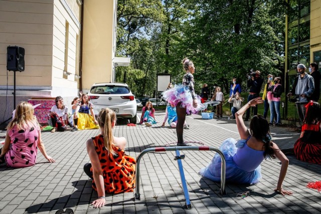 Każde dziecko ma otrzymać w tym roku 500 złotych na wakacje. Wcześniej rząd zapowiadał bon turystyczny w wysokości 1000 zł dla osób zatrudnionych na umowę o pracę.