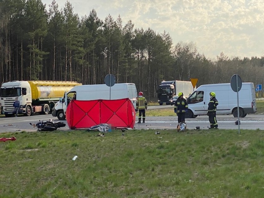 Tragiczny wypadek na "chociwelce". Motocyklista zginął po zderzeniu z ciężarówką 