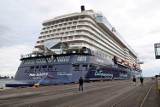 Statek Mein Schiff 4 w Gdyni. W Alei Statków Pasażerskich otrzymał pamiątkową tablicę [ZDJĘCIA]