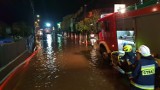 Woda z lokalnych rzek i rowów zalała domy. Dramatyczna nocna akcja w miejscowościach Kadłub i Osiek