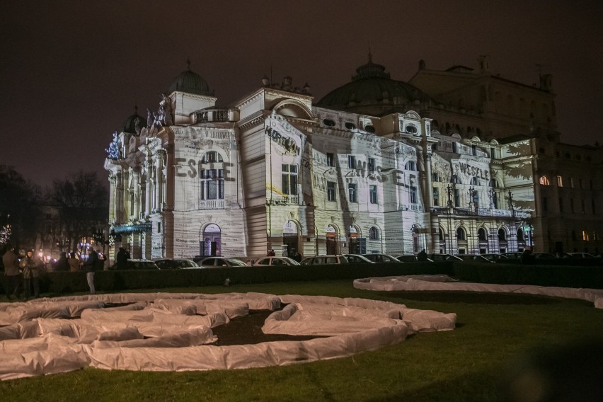 Niezwykły spektakl na fasadzie Teatru Słowackiego