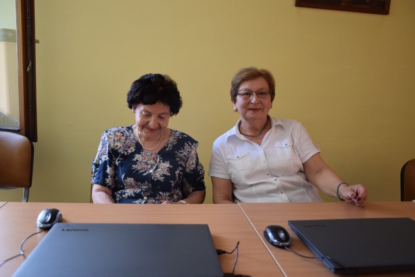 Chorzowscy seniorzy uczą się obsługi komputera. W CIS odbyła...