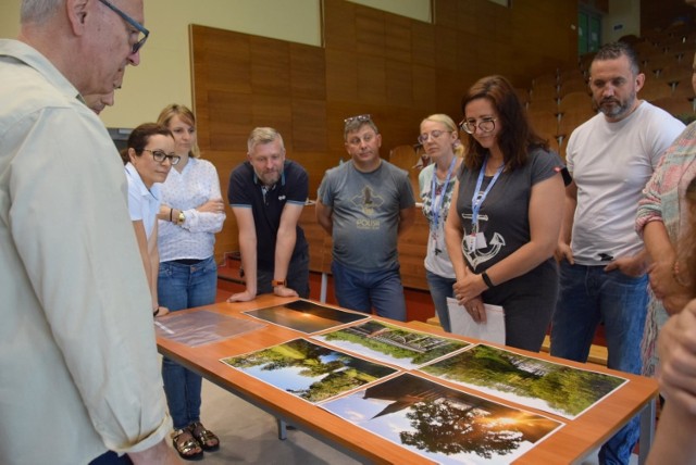 Wystawa uroczyście otwarta w Soleckim Centrum Kultury to pokłosie warsztatów fotograficznych zorganizowanych dla mieszkańców powiatu bydgoskiego