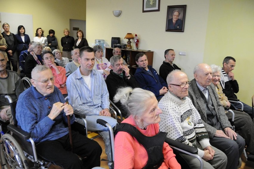 Śrem: ZSP w Domu Pomocy w Psarskim. Uczniowie wystawili jasełka i zaśpiewali kolędy