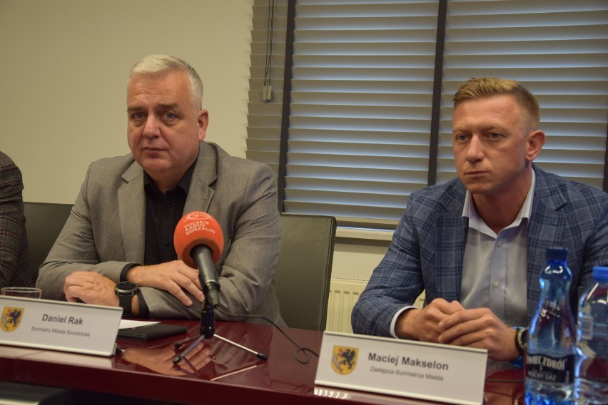 Burmistrz Daniel Rak (z lewej) i wiceburmistrz Maciej...