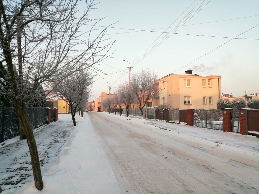 Mroźna zima w Wieluniu. Warunki drogowe w poniedziałek 18 stycznia ZDJĘCIA