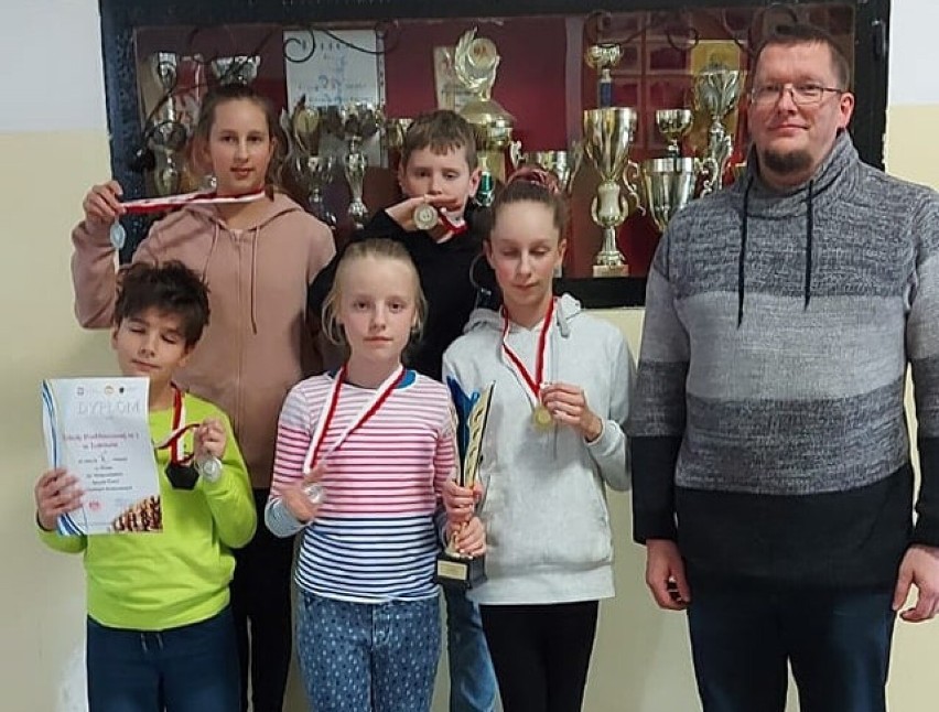 Duży sukces drużyny szachowej ze Szkoły Podstawowej nr 1 w Żukowie