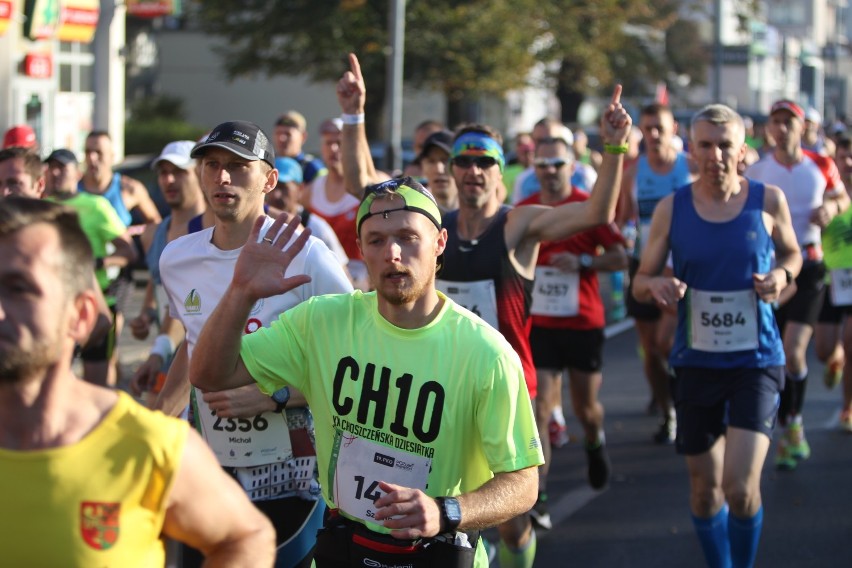 Zdjęcia biegaczy-uczestników maratonu w Poznaniu 2018