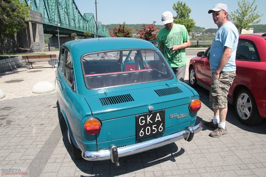 Właściciele starych aut pojechali na turniej miast Włocławek...