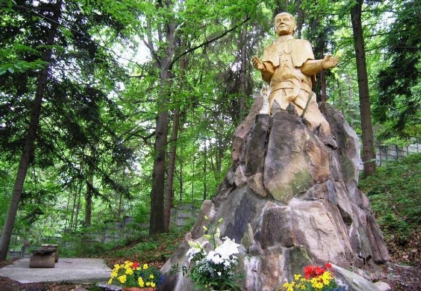Pomnik św. Jana Pawła II w Szczyrku