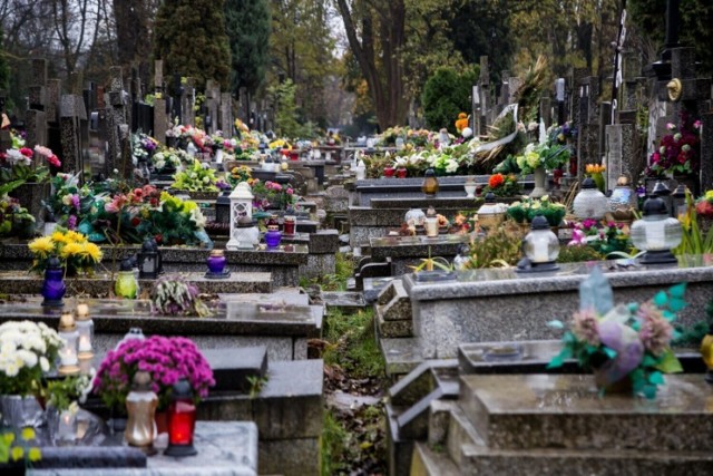 W najbliższy weekend na stołeczne ulice wyjedzie cmentarna linia C40