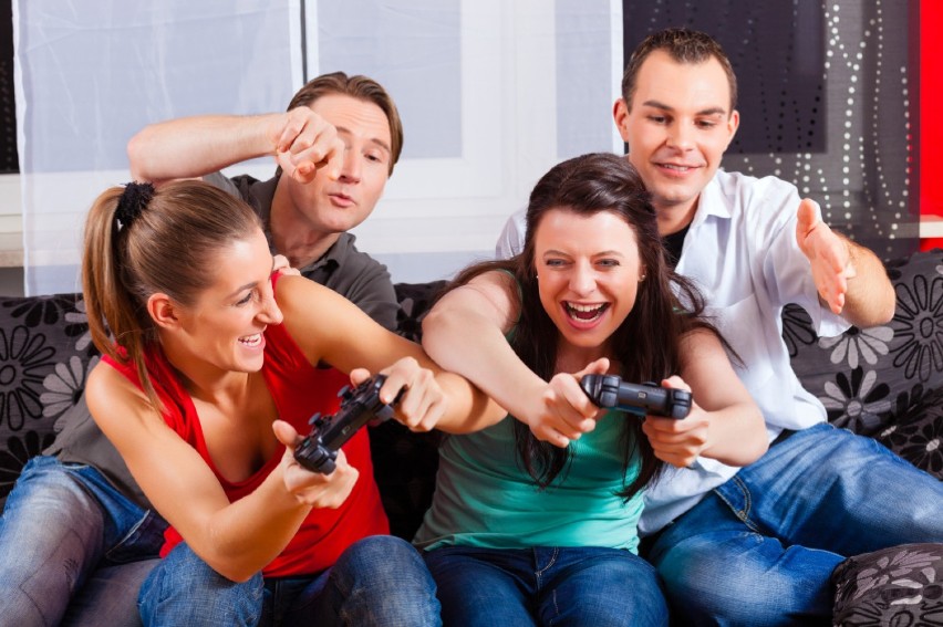Pojedynek Gigantów PlayStation 4 vis Xbox One – którą konsolę wybrać?