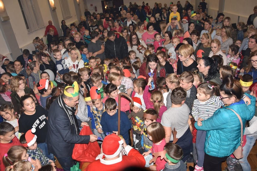 Mikołaj przyszedł do dzieci w Żnińskim Domu Kultury [zdjęcia] 
