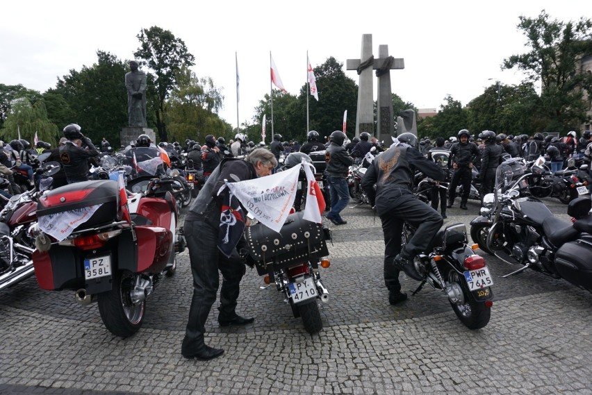 Motocykle z placu Mickiewicza ruszyły w Paradzie Solidarności [ZDJĘCIA]