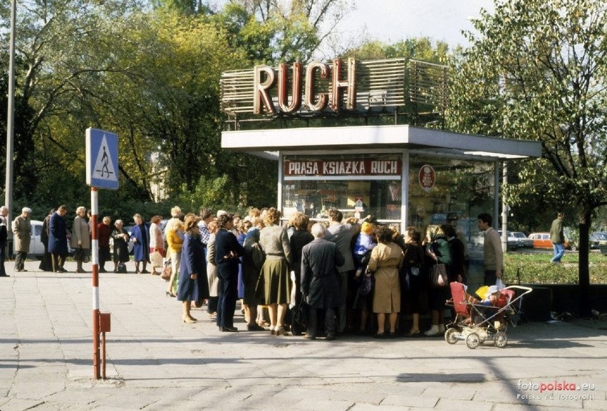 Historie z Wrocławia. Każdy chciał mieć teczkę w kiosku RUCHU. Zobaczcie! 