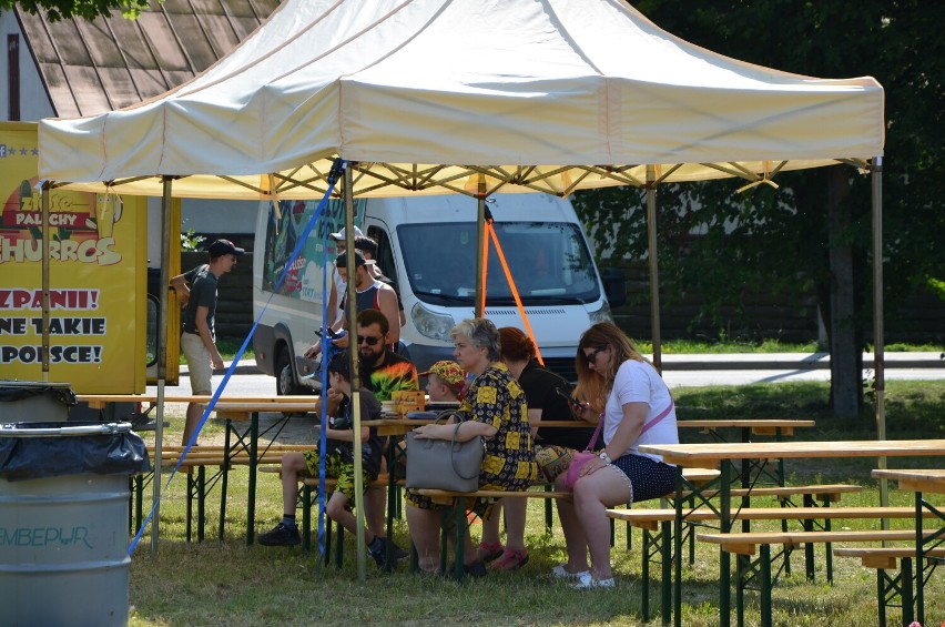 Frytki, chińszczyzna i inne dania z przyczepy. Zlot food trucków w Hajnówce